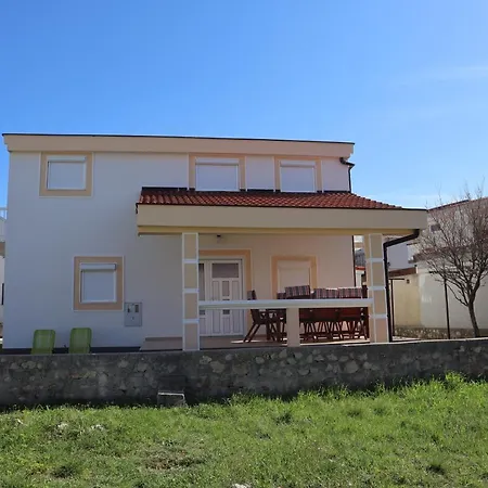 Villa Legac - *